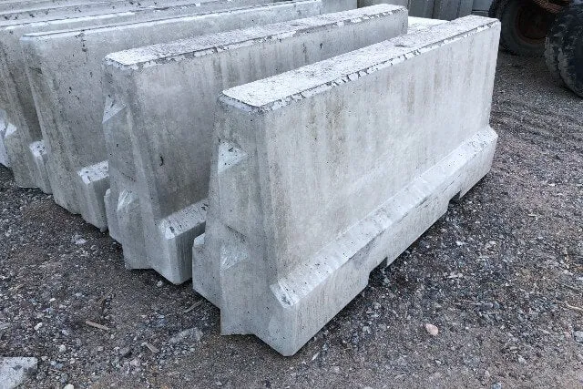 Barieră Jersey – delimitare grea din beton