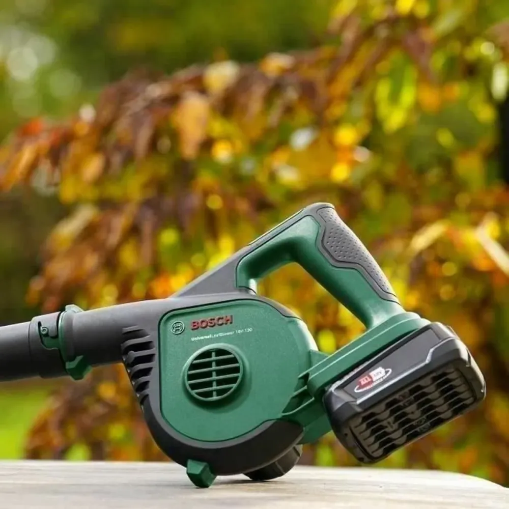 Suflantă BOSCH UniversalLeafBlower 18V-130 18 V