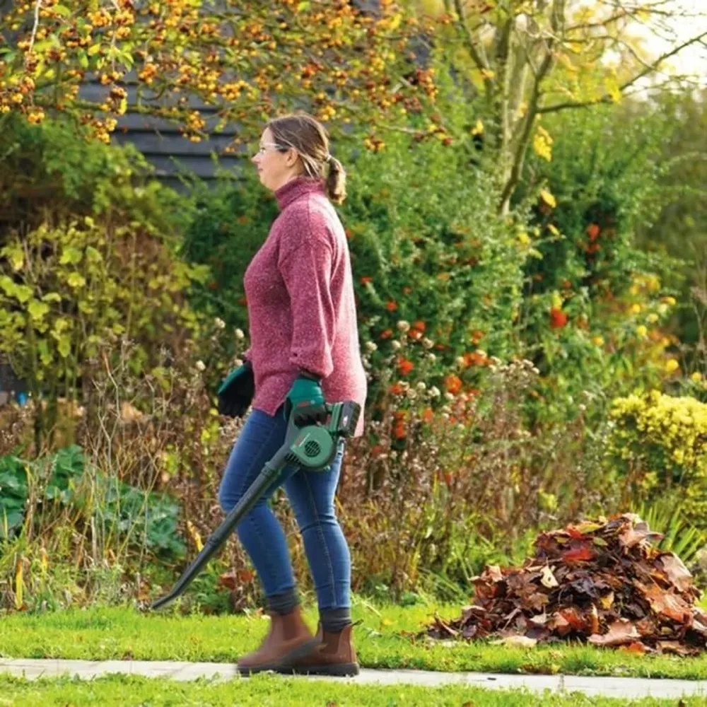 Suflantă BOSCH UniversalLeafBlower 18V-130 18 V