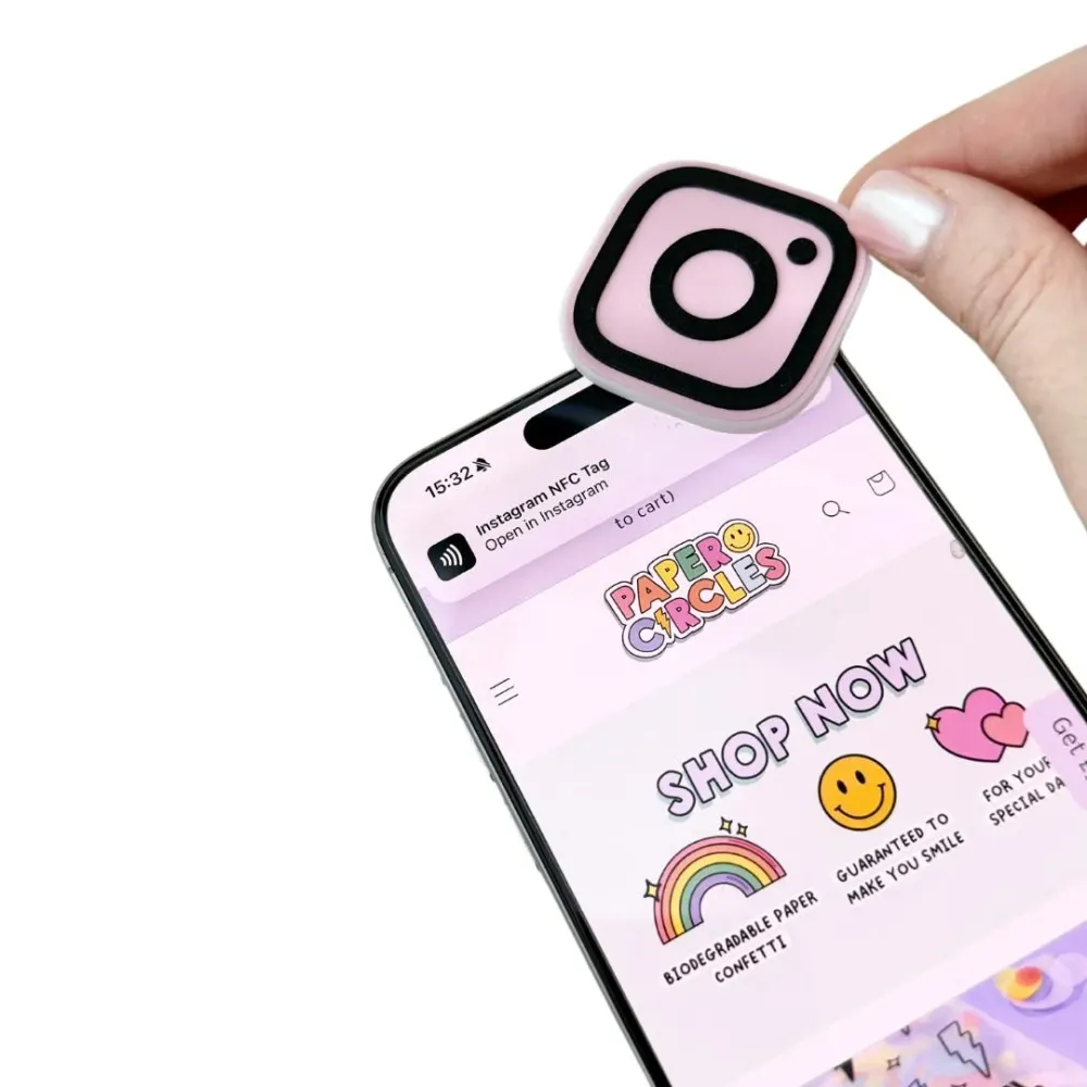 Breloc NFC instagram personalizat pentru afacerea ta