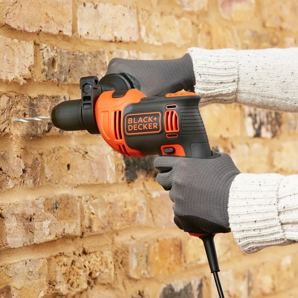 Burghiu cu ciocan Black+Decker BEH710K-QS 710W