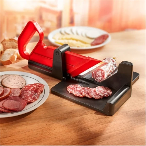 Dispozitiv multifunctional pentru feliat
