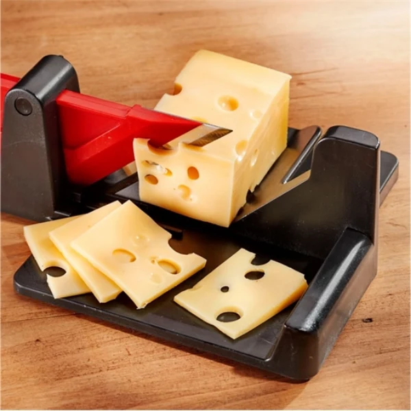 Dispozitiv multifunctional pentru feliat