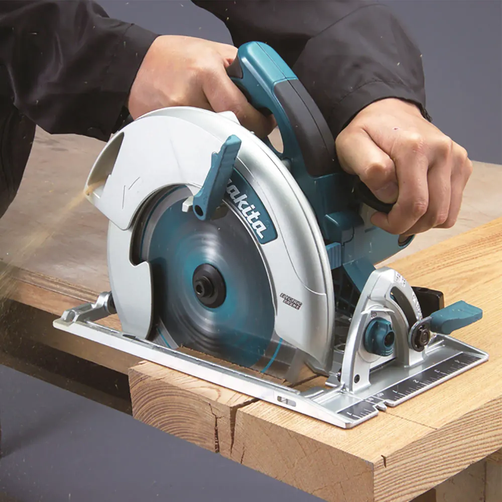 Ferăstrău circular Makita 5008MGJX 1800W