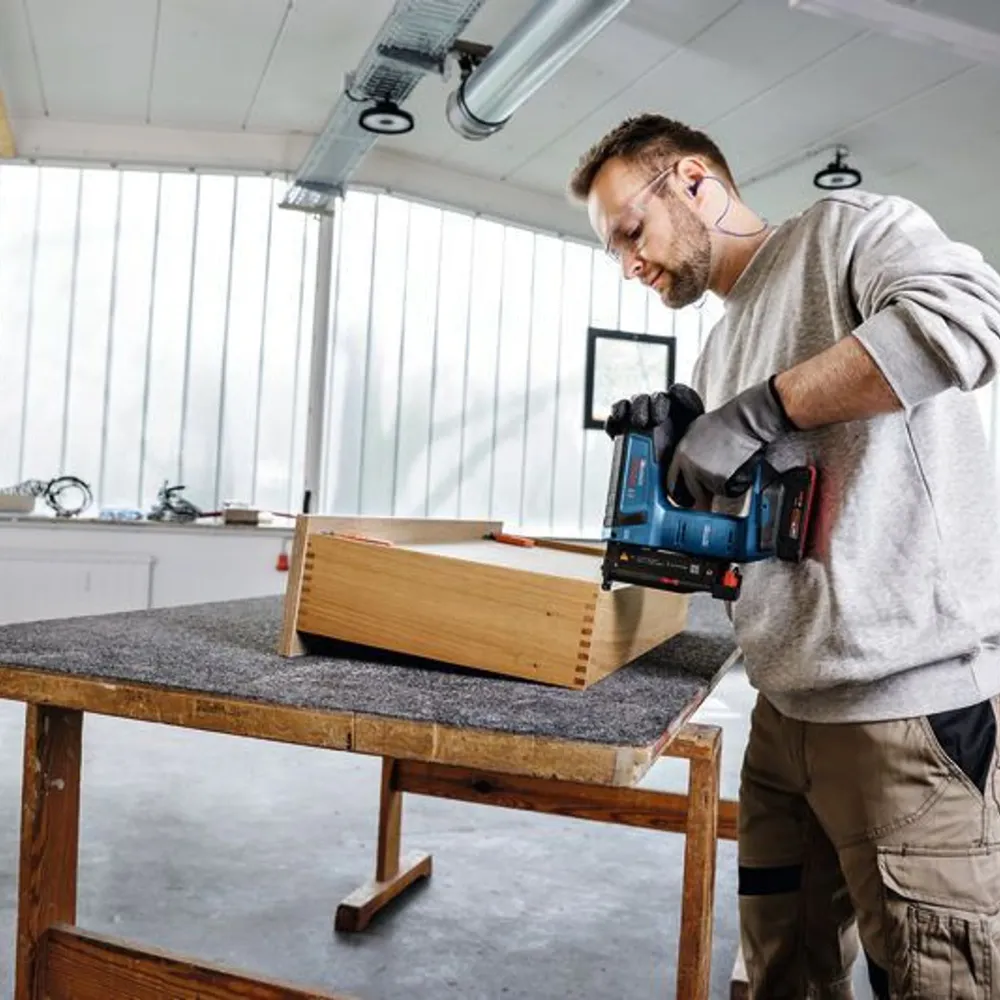 Om foarte talentat Bosch GNH 18V-35 PRO 18V