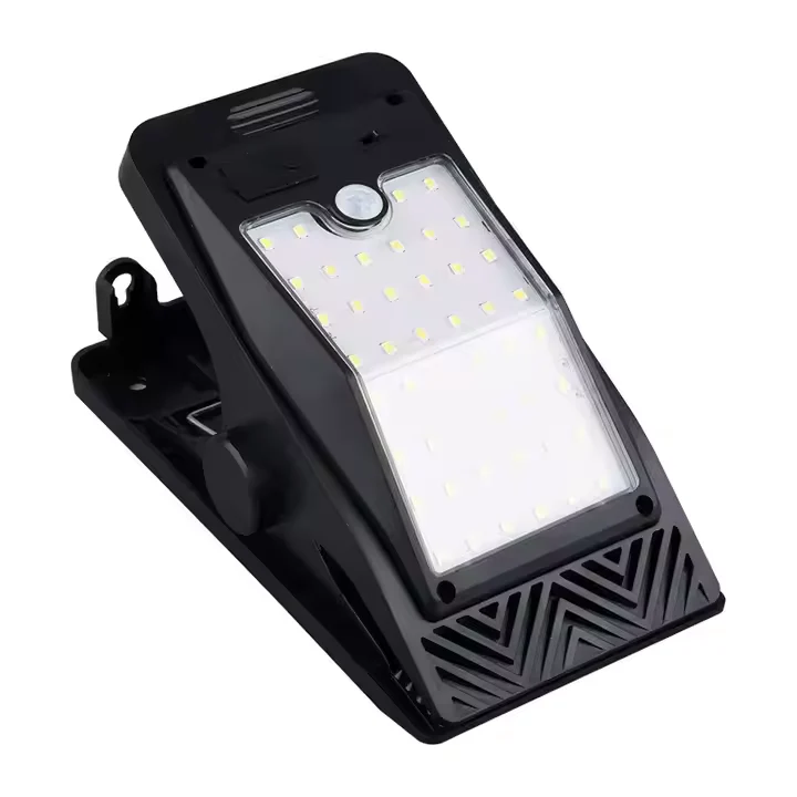 Lampa solara portabila pe clips