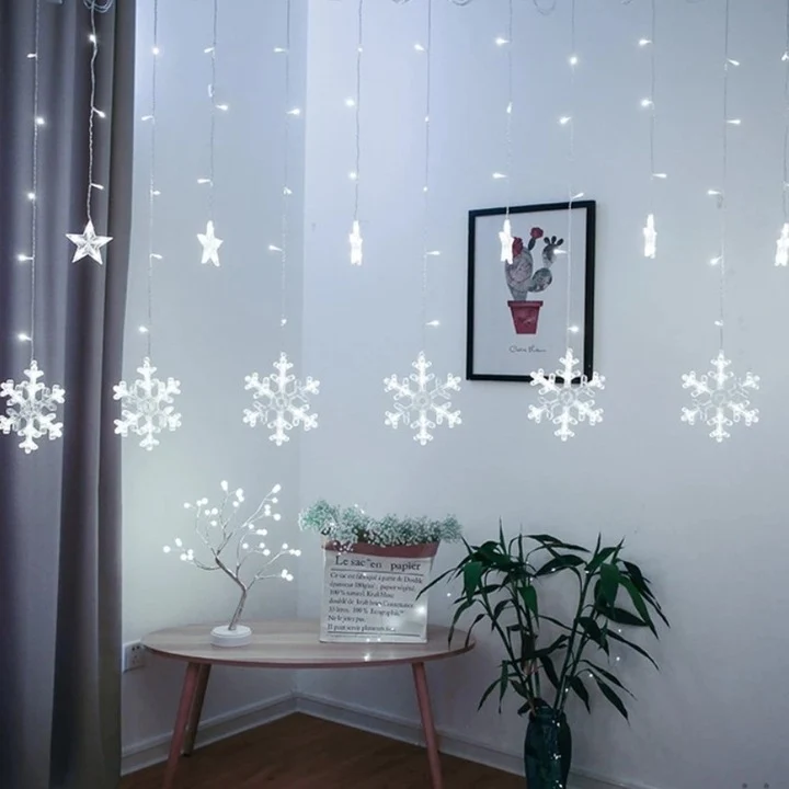 Luminițe de Crăciun tip perdea, decorata cu stele si fulgi, multicolor,alb cald sau alb rece