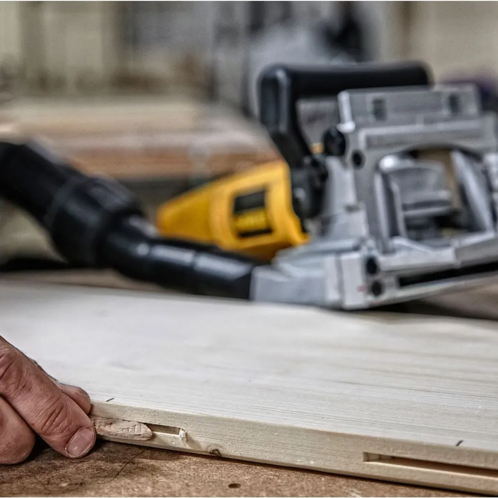 Mașă de frezat Dewalt DW682K-QS 600W