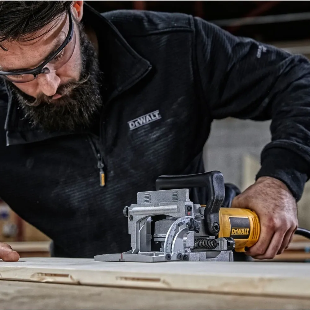Mașă de frezat Dewalt DW682K-QS 600W
