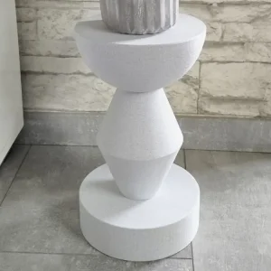 Masuta laterala sculpturala minimalista