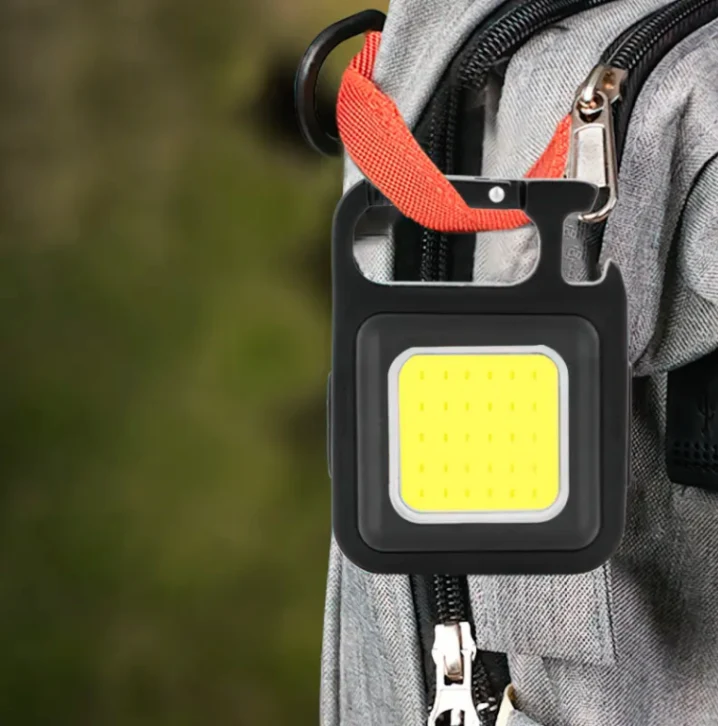 Mini lanterna LED cu deschizator capac, tip breloc (cu magnet si suport)