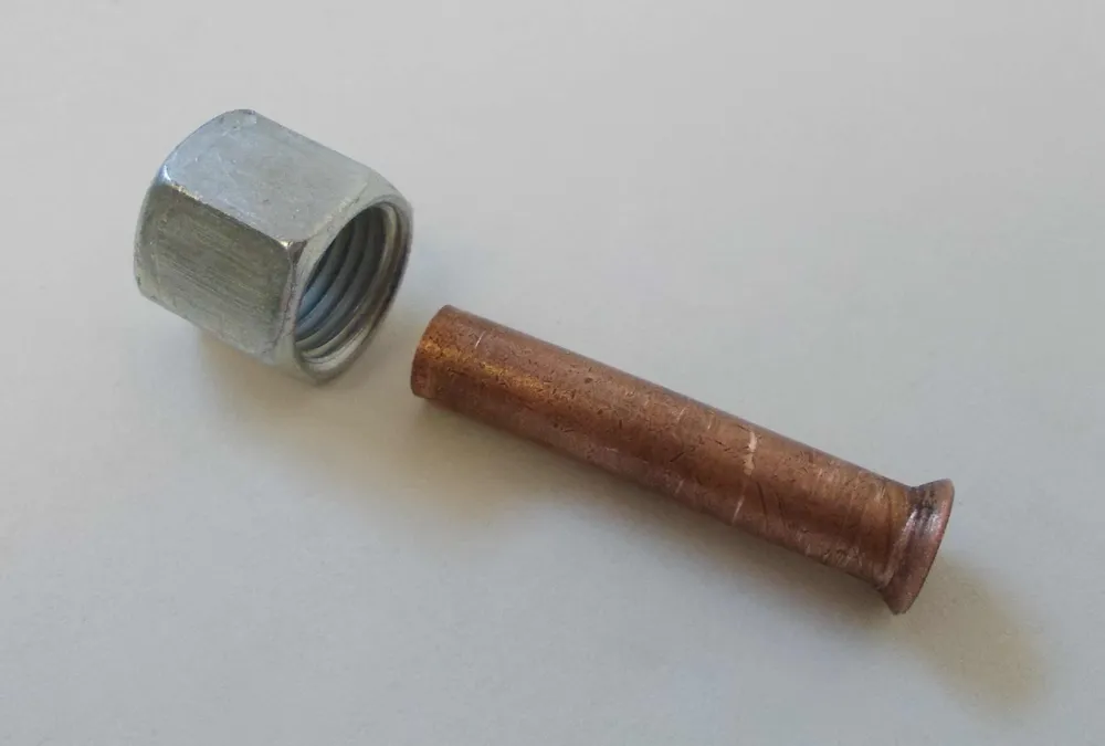 Rezervorul de ulei de conectare la regulatorul de ulei Tubul de cupru răsturnat aprox. 6cm