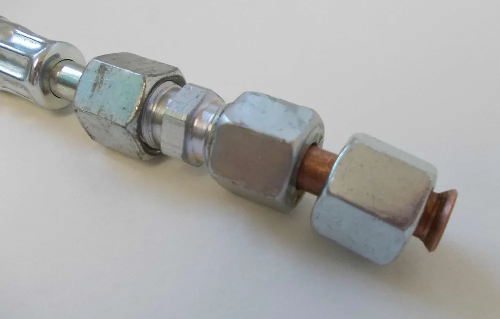 Rezervorul de ulei de conectare la regulatorul de ulei Tubul de cupru răsturnat aprox. 6cm