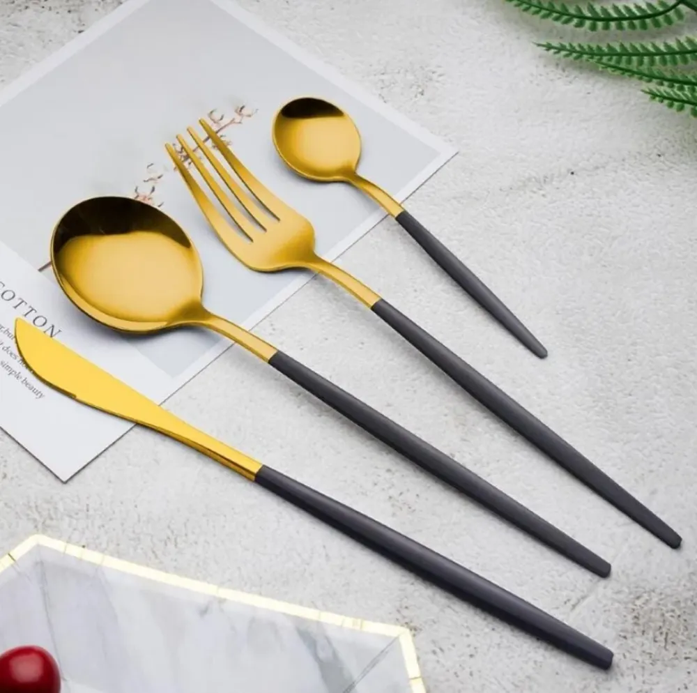 Set de tacamuri portugheze 24 de piese, auriu si negru mat