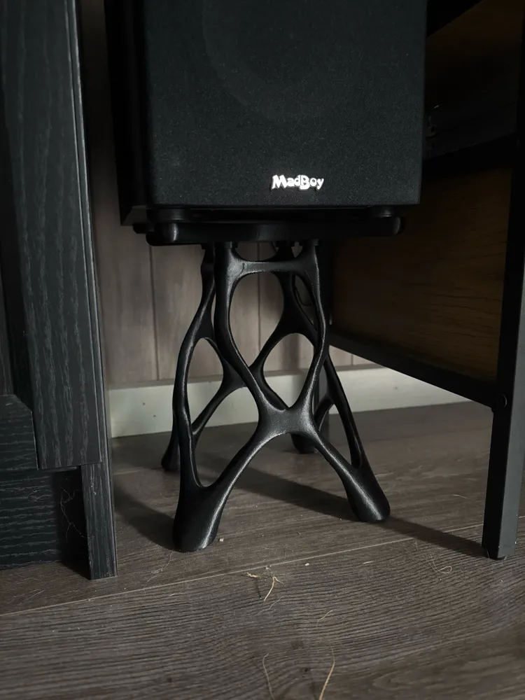 Suport elegant pentru boxă, design organic imprimat 3D