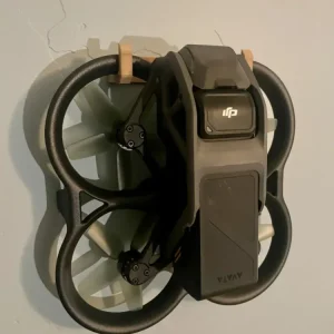 suport de perete sigur pentru drona DJI Avata