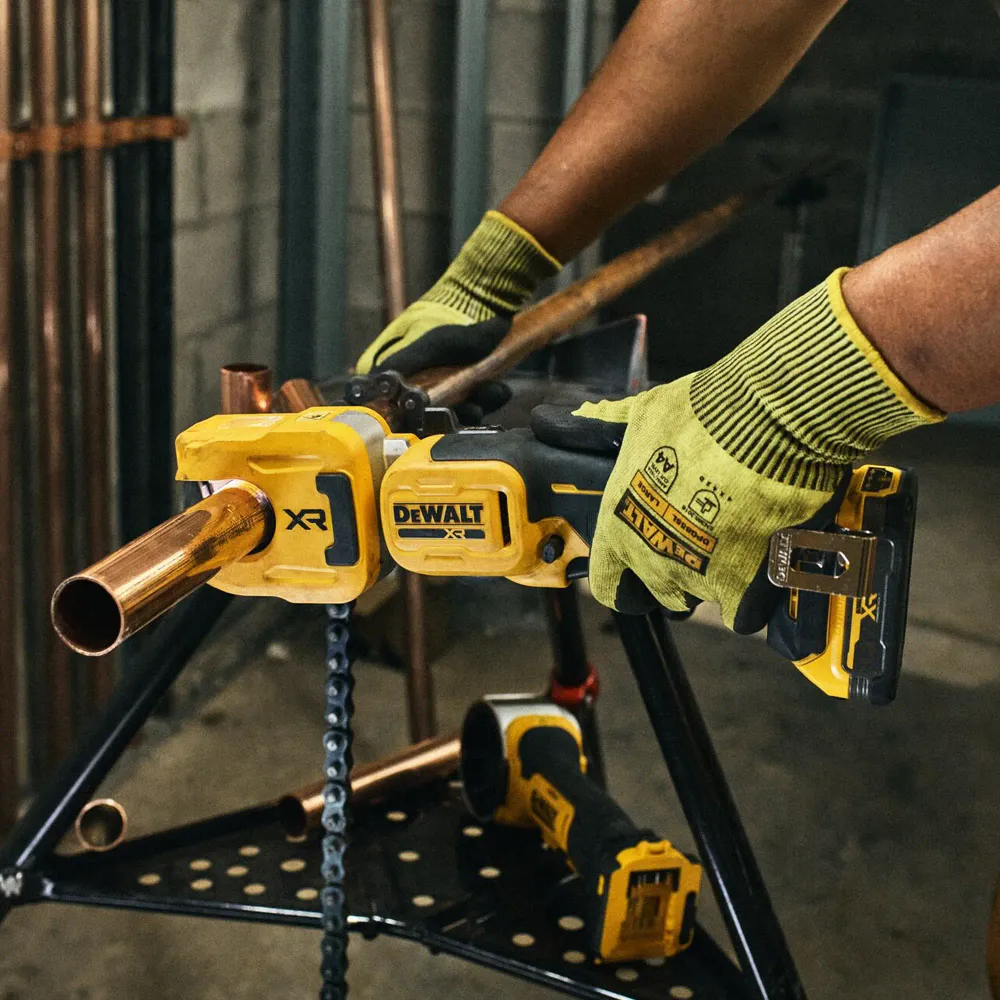 Tăietor de țevi Dewalt DCE154N-XJ 18V
